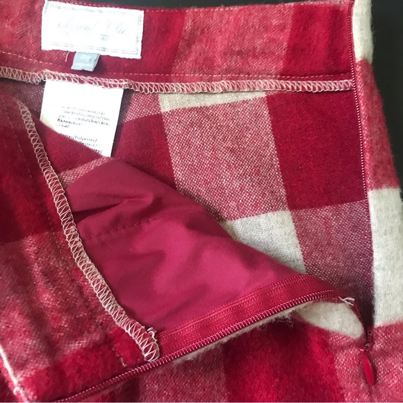 Mayoral Chic Girls Red Wool Blend Shorts, Size 5. - Picture 4 of 7